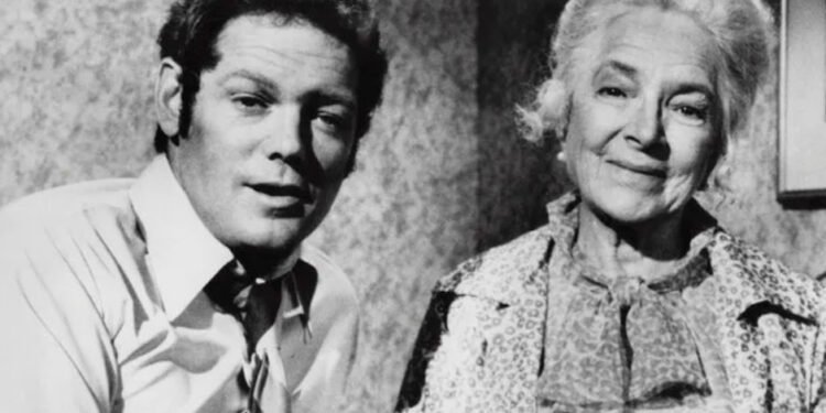 Helen Beth Duntz: A Life of Quiet Influence and Public Presence