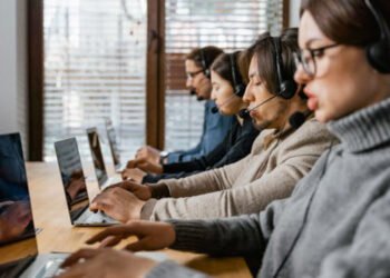 Choosing the Right HIPAA-Compliant Phone Answering Service: What Medical Providers Need to Know