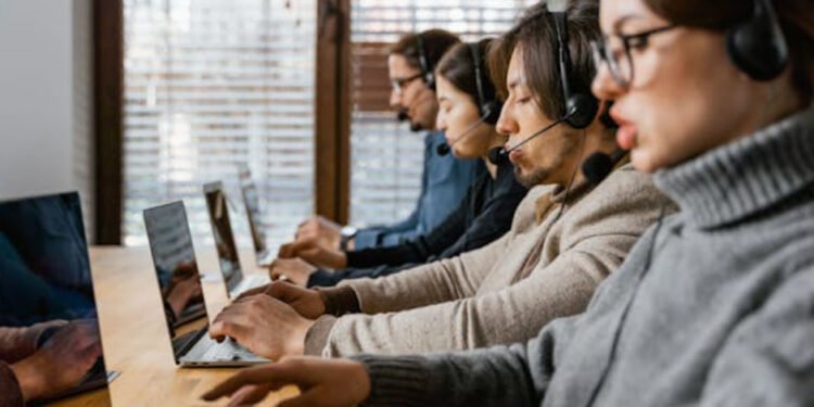 Choosing the Right HIPAA-Compliant Phone Answering Service: What Medical Providers Need to Know